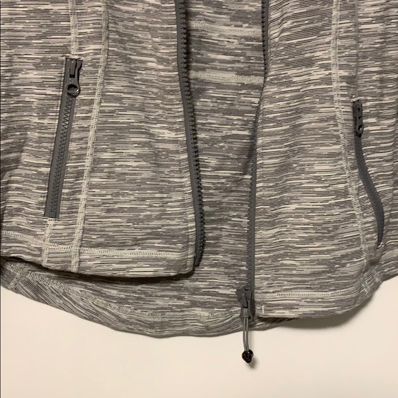 Lululemon grey/white short zip up jacket. - Picture 3 of 5
